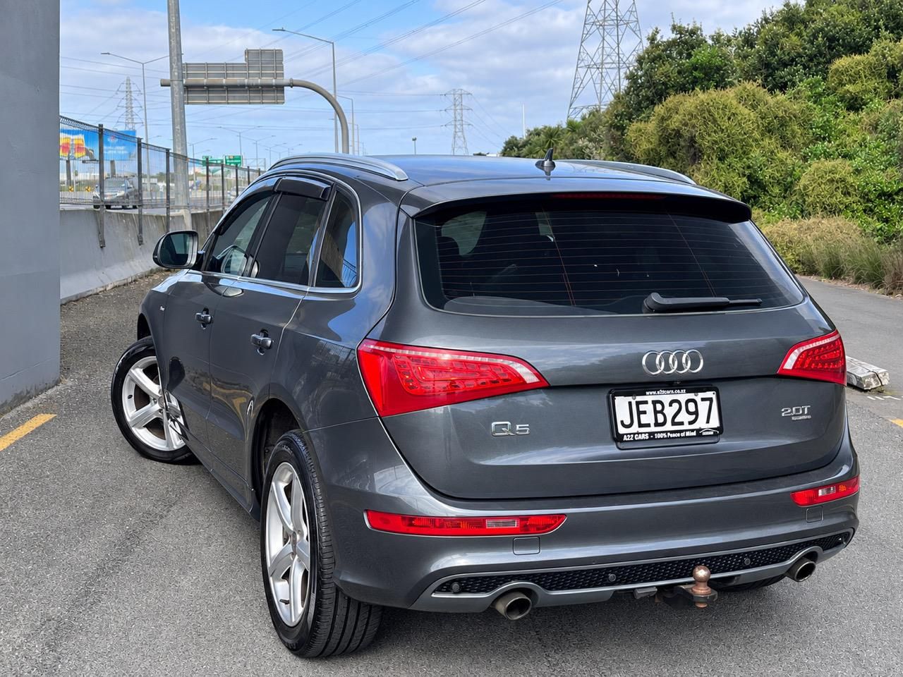 Vehicle image 3