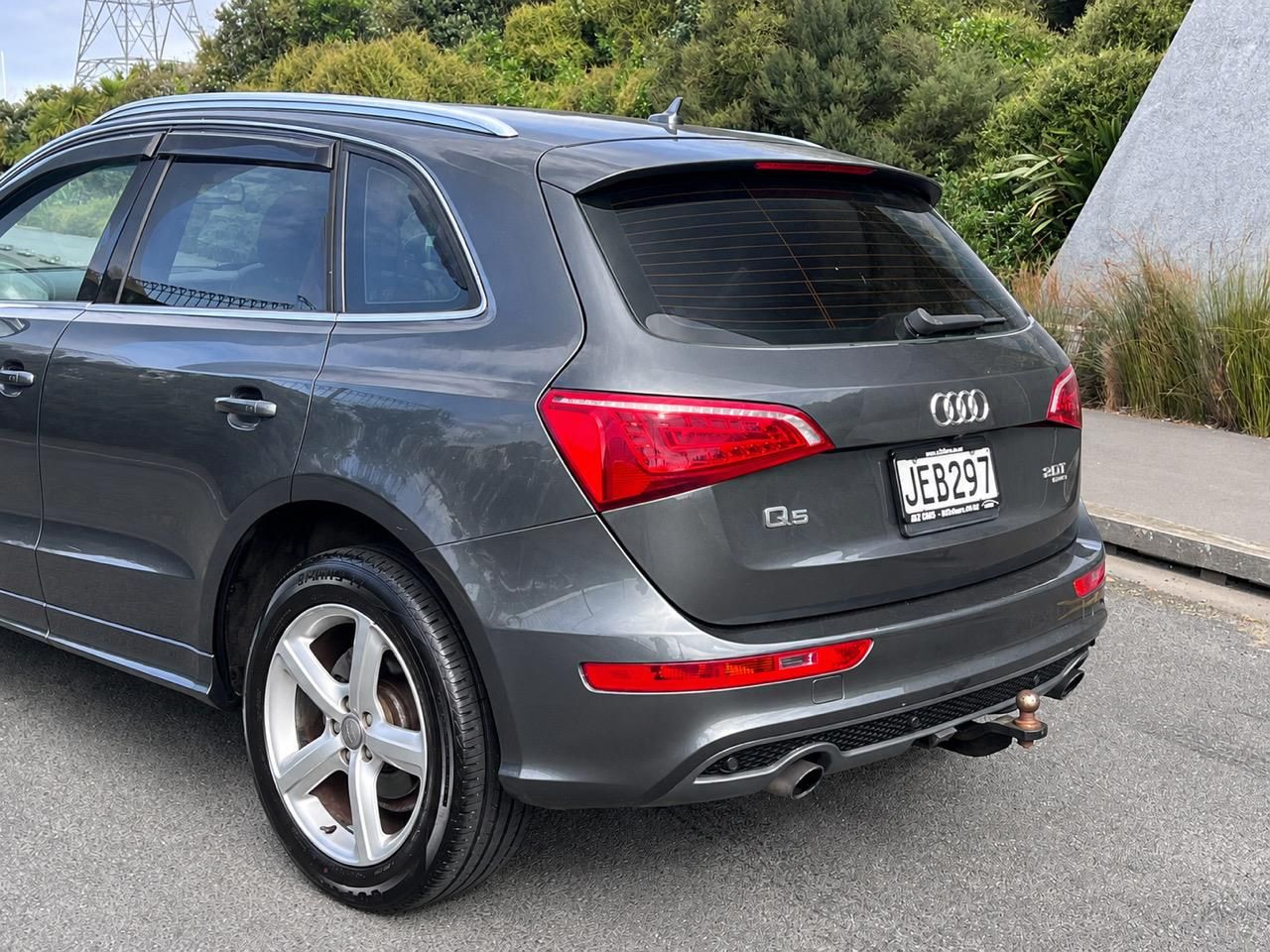 Vehicle image 4