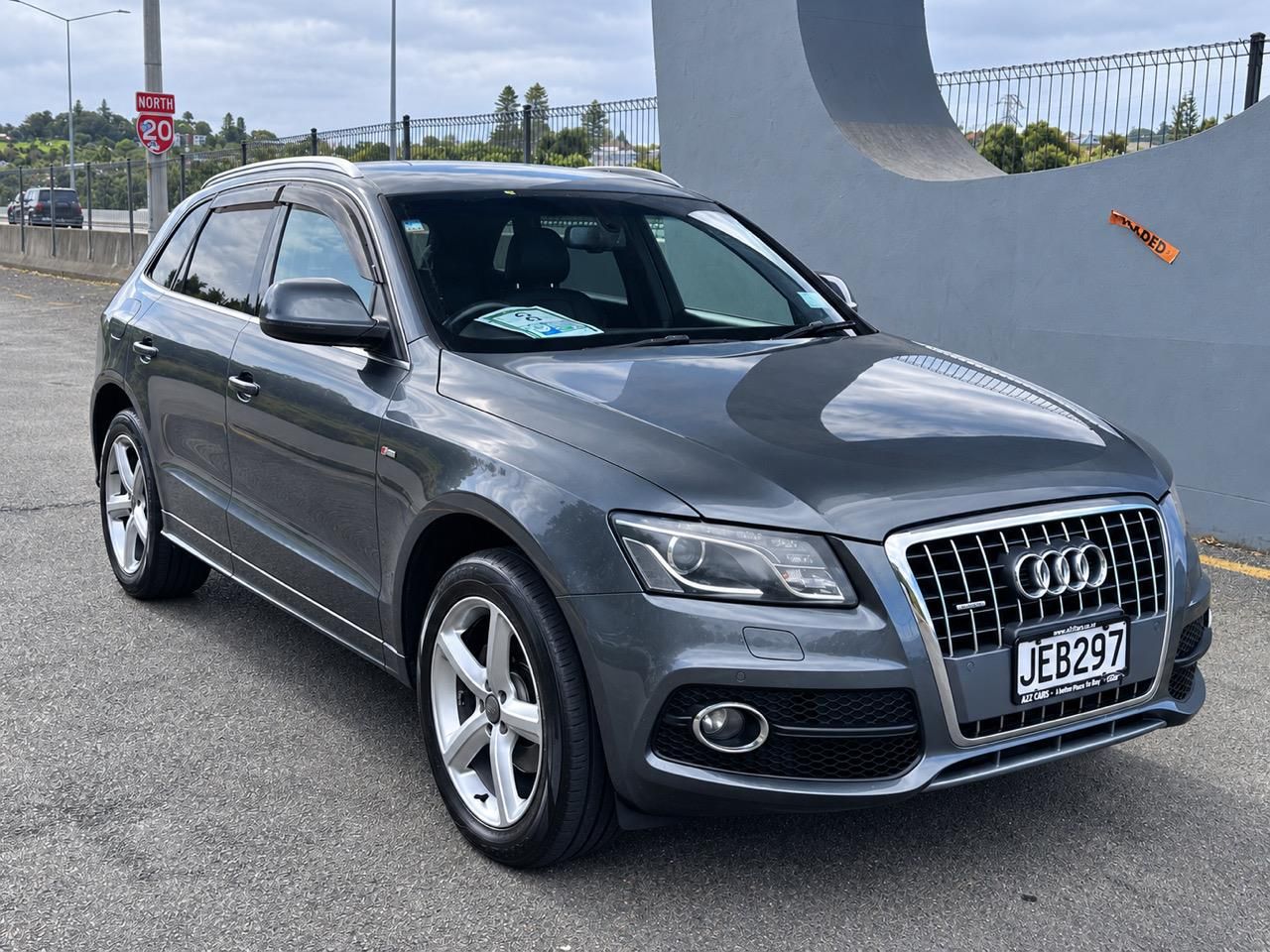 Vehicle image 5