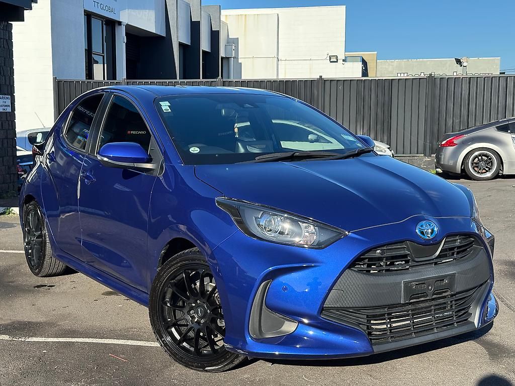Vehicle image 3