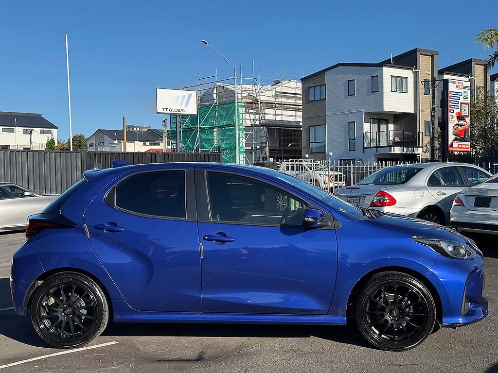 Vehicle image 4