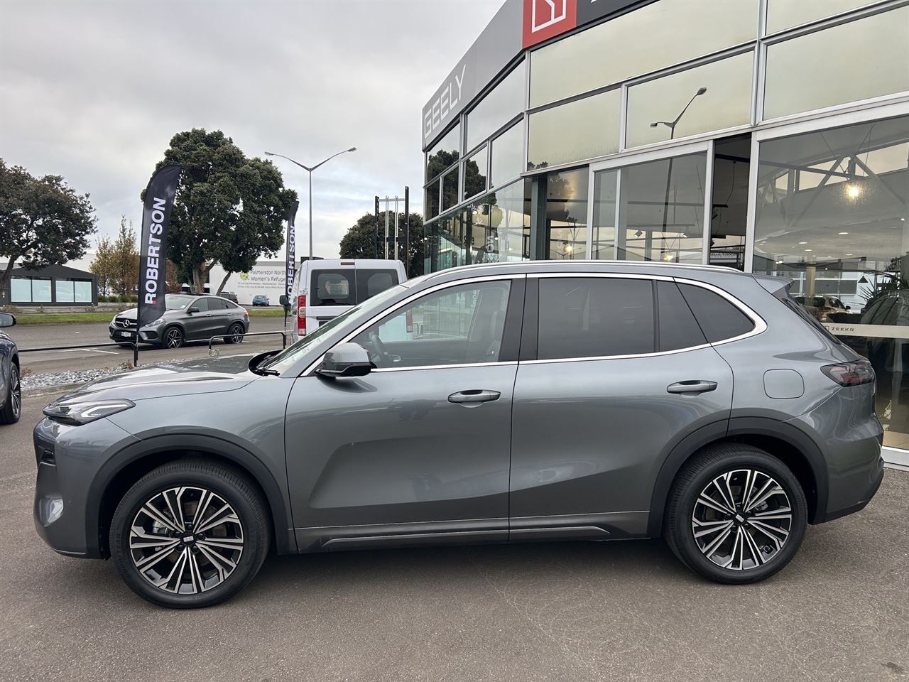 Vehicle image 4