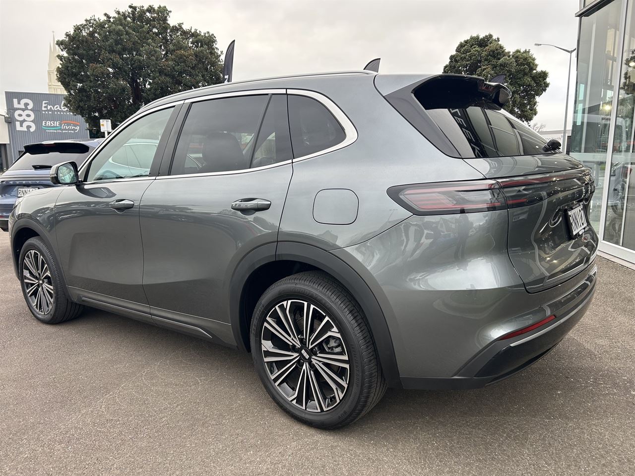 Vehicle image 5