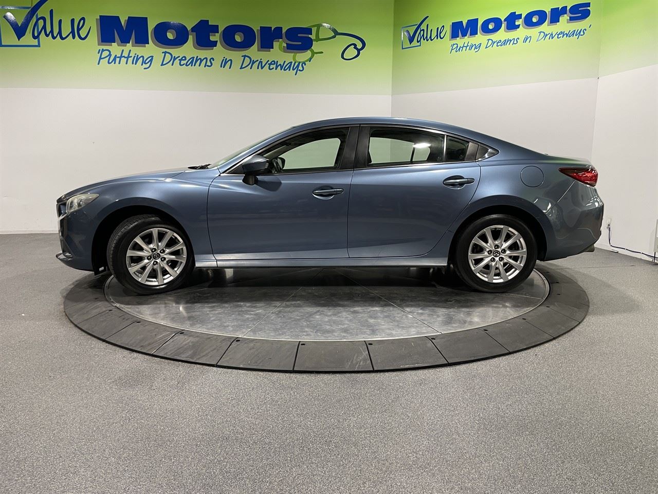 Vehicle image 4