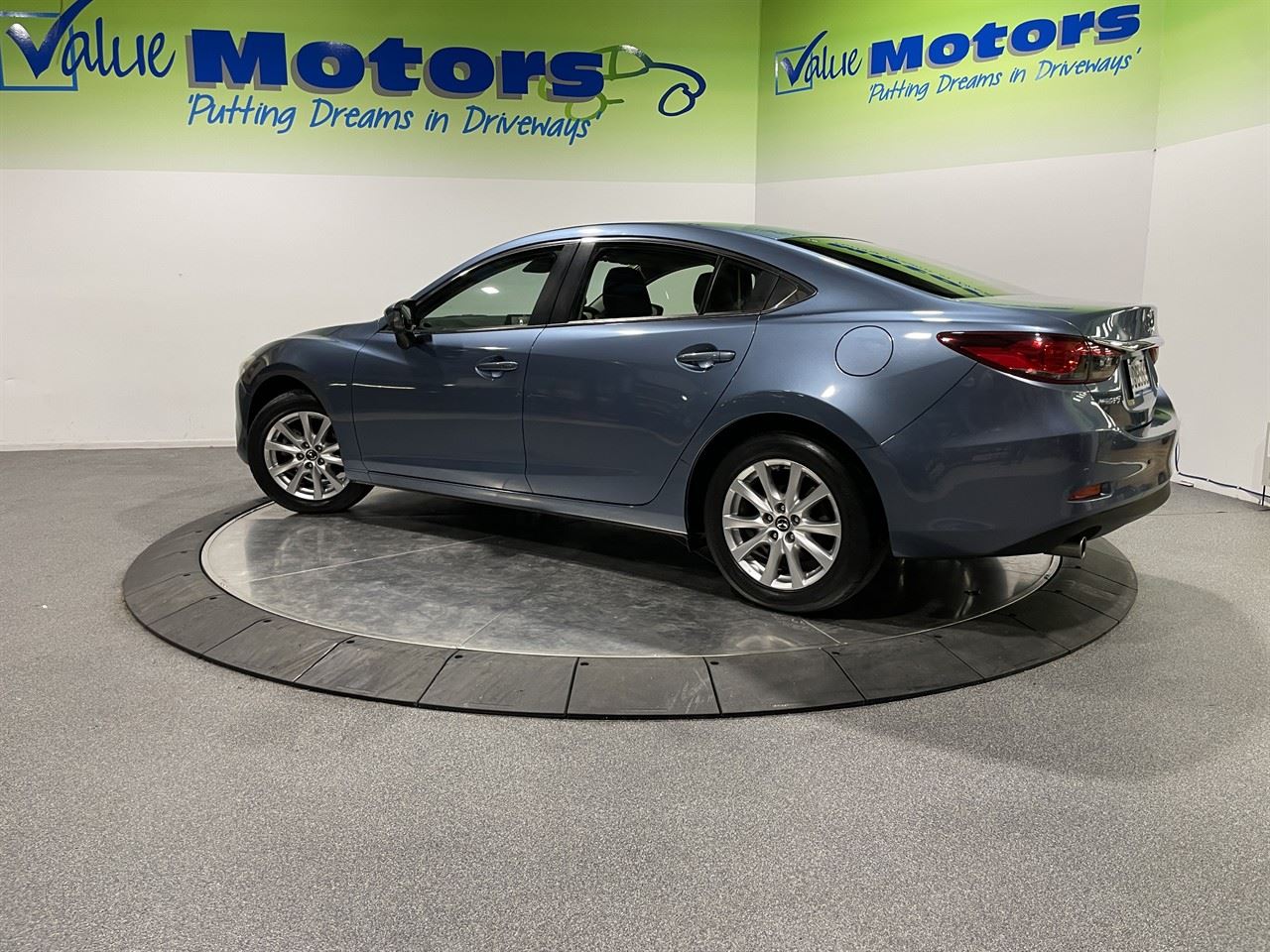 Vehicle image 5
