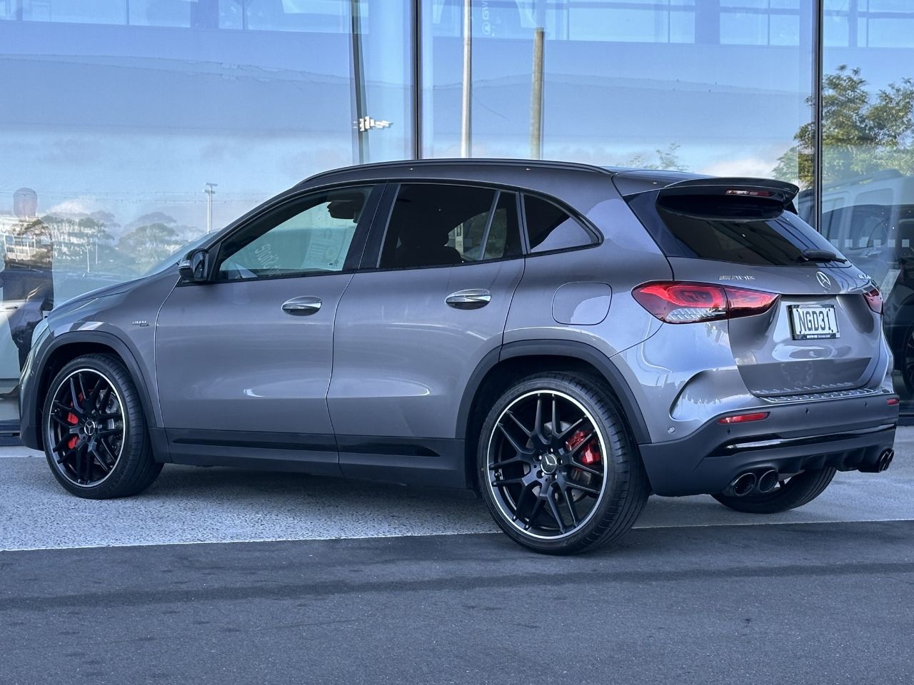 Vehicle image 5