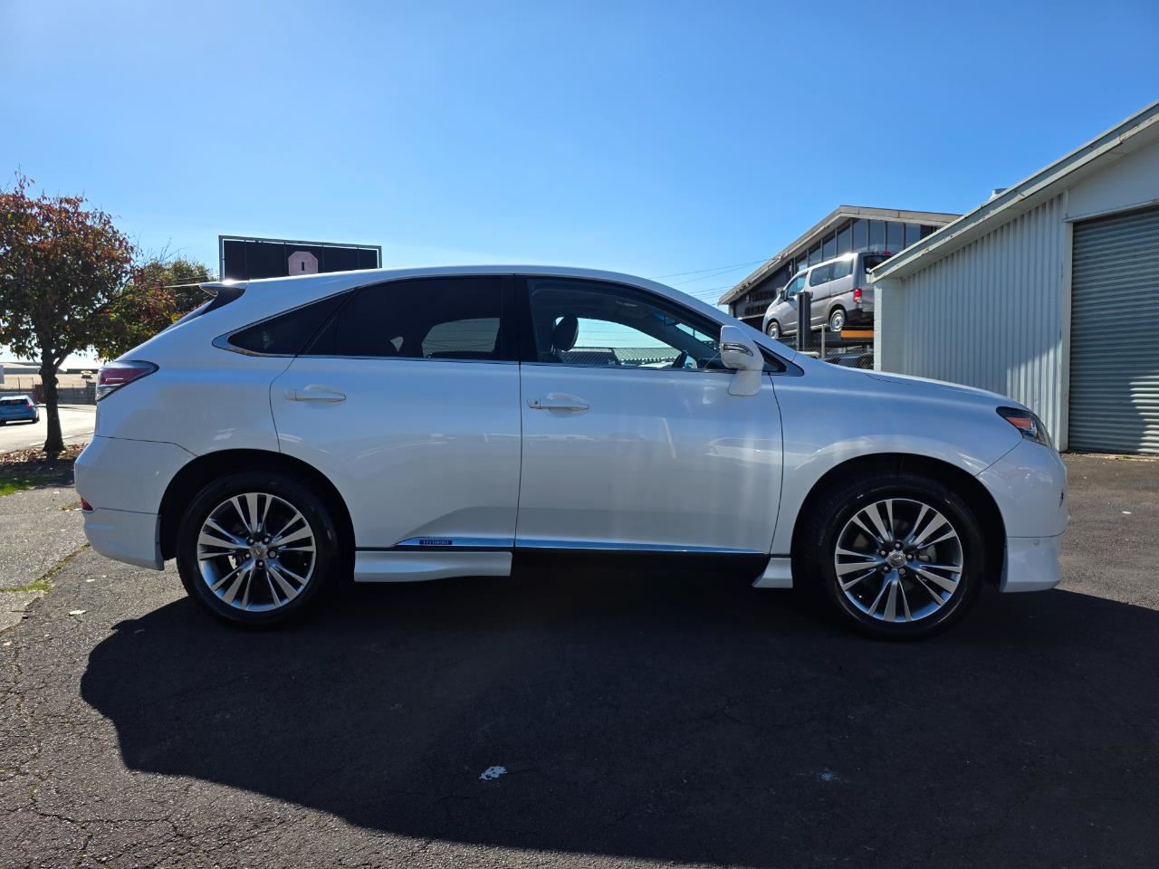 Vehicle image 5