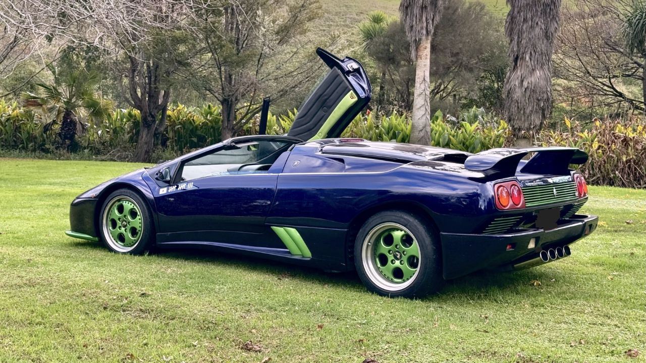 Vehicle image 4