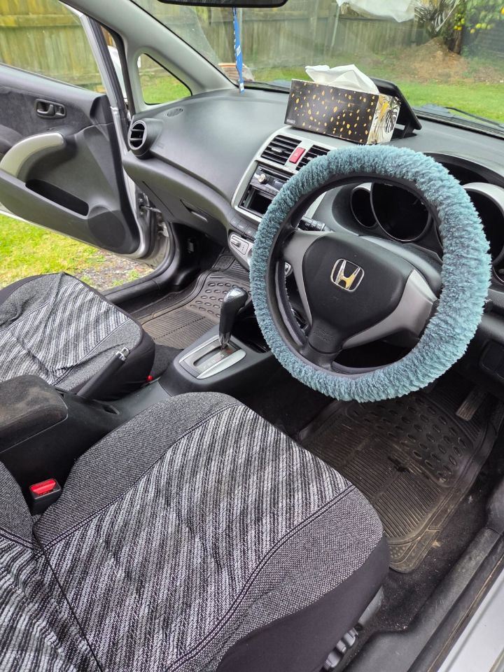 Vehicle image 5