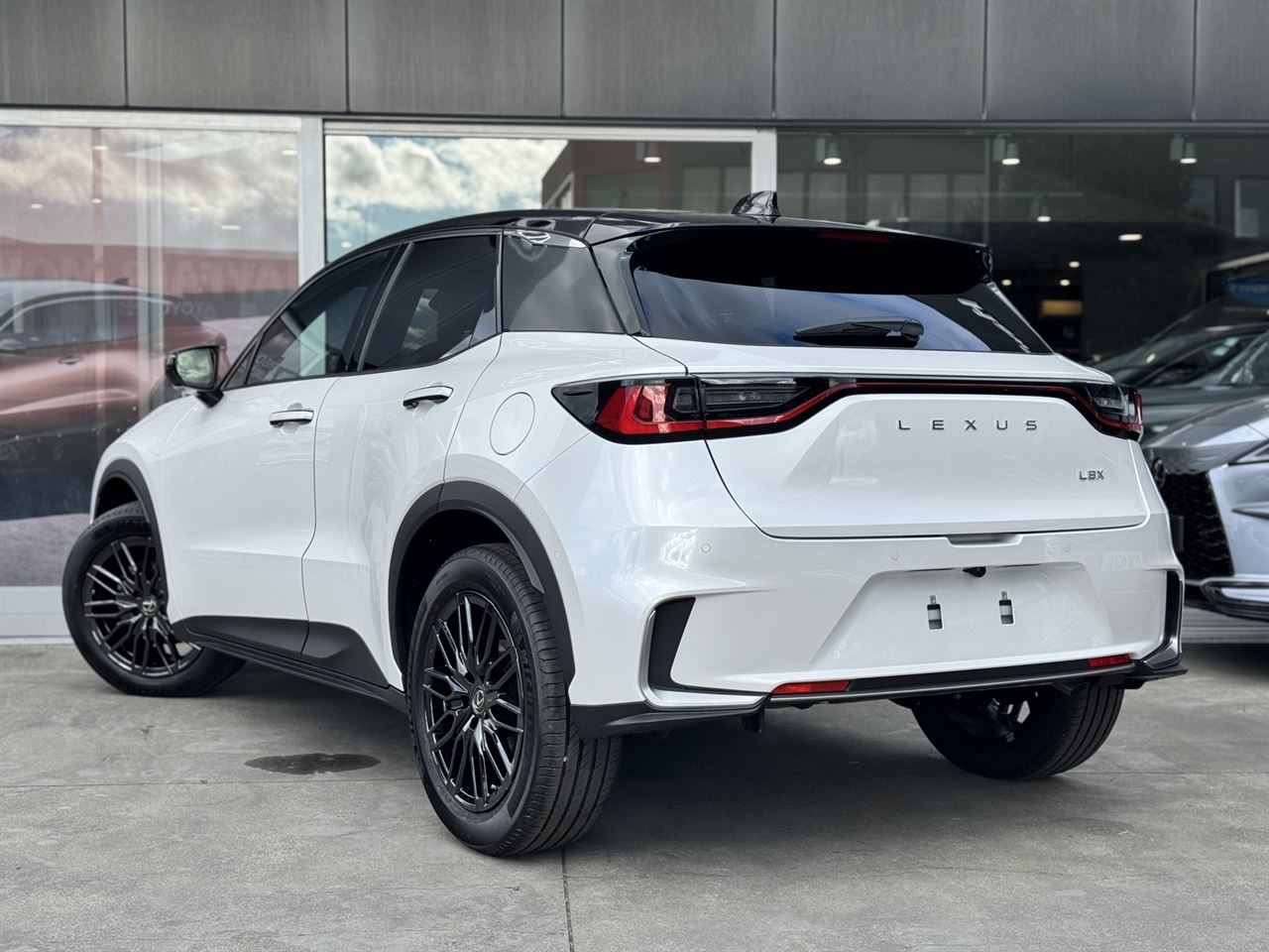 Vehicle image 5