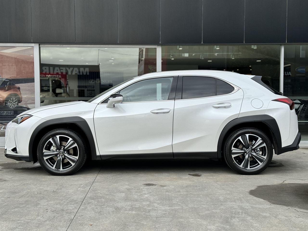 Vehicle image 4