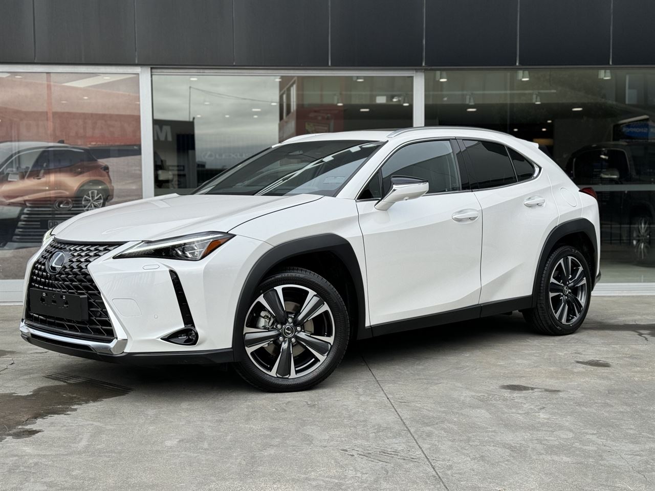 Vehicle image 5