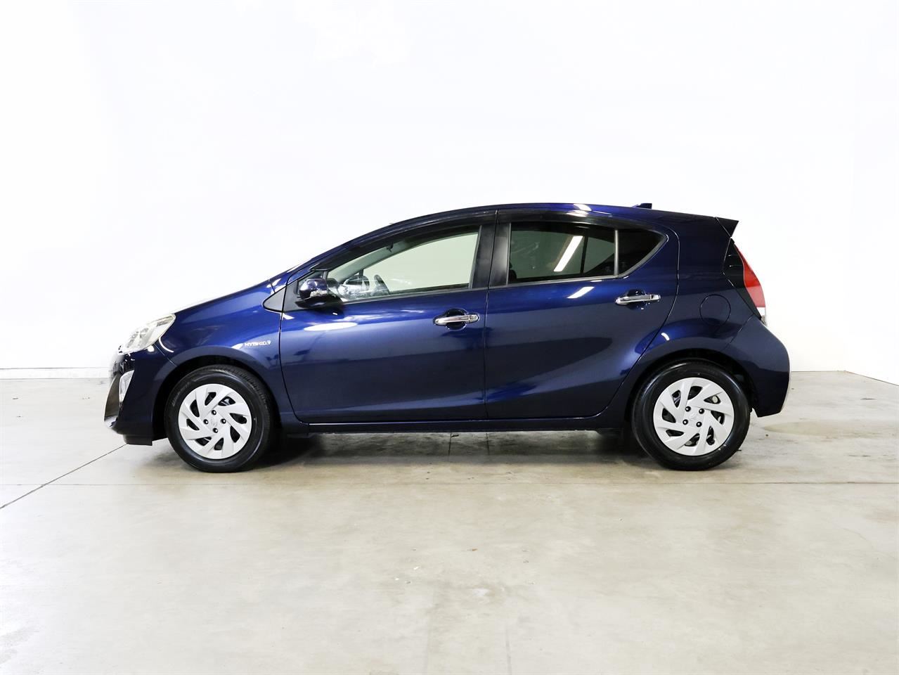 Vehicle image 5