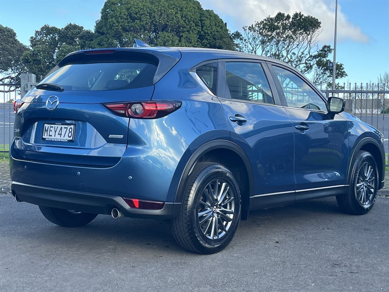 Vehicle image 5