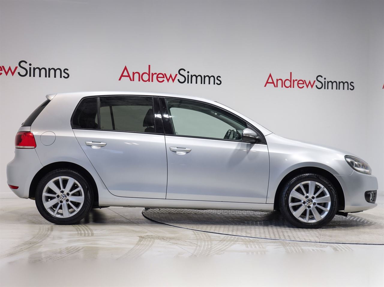 Vehicle image 4