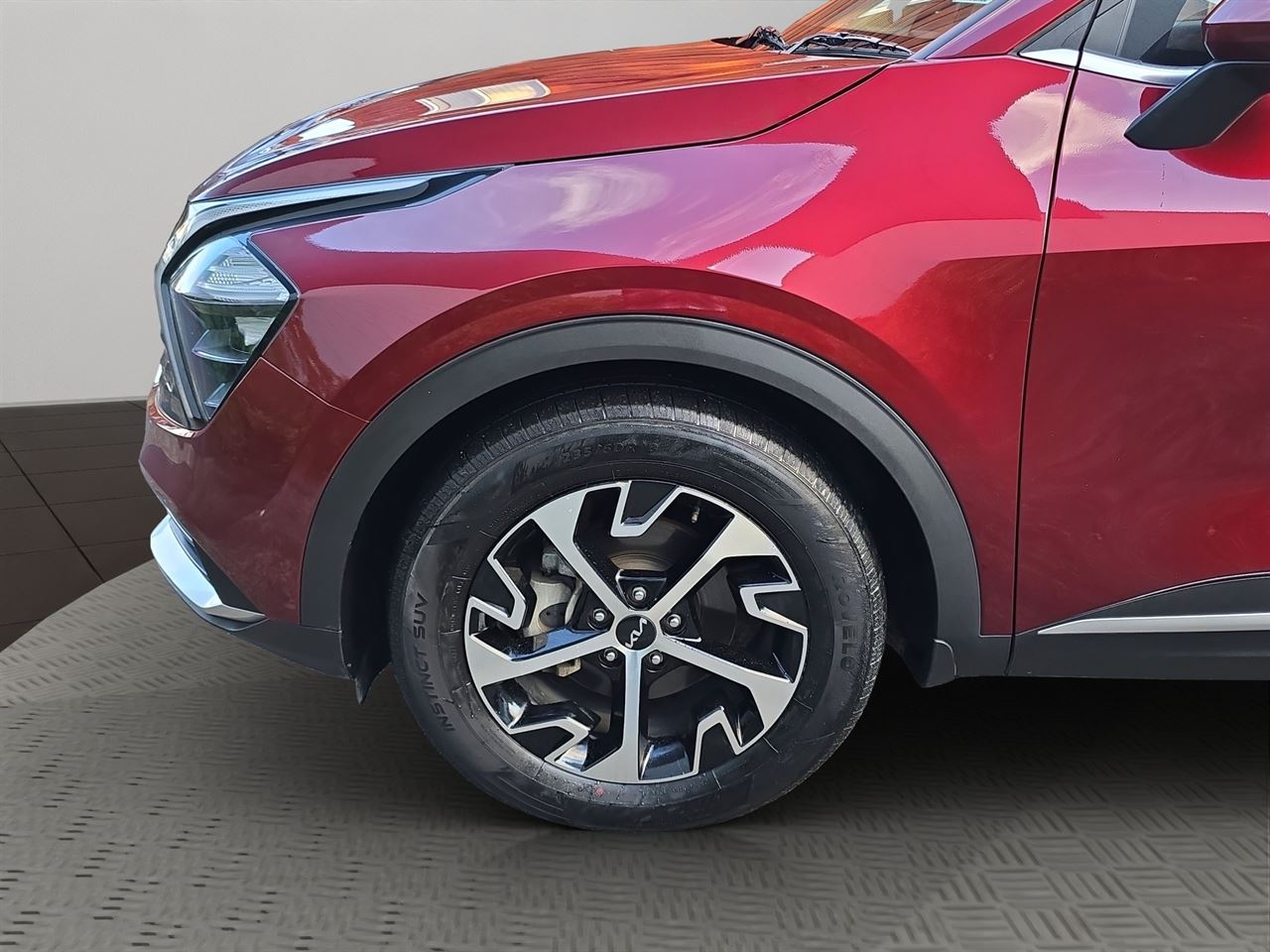 Vehicle image 5