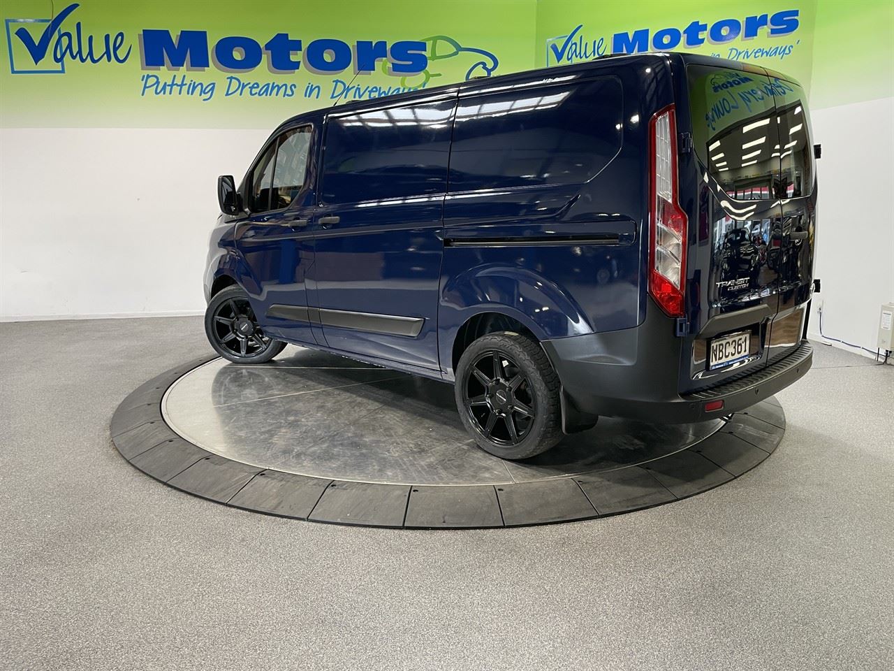 Vehicle image 5