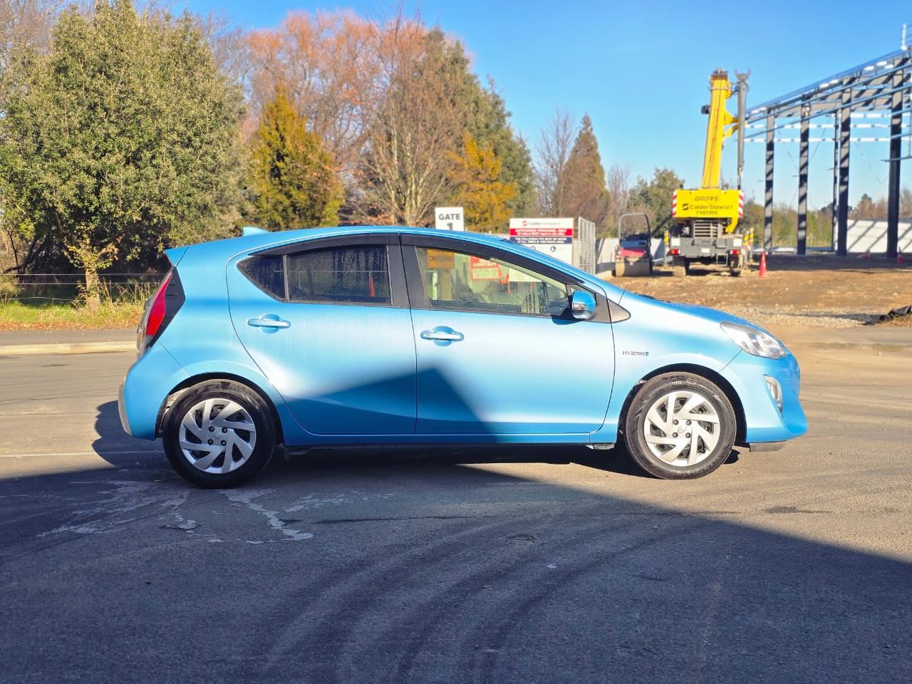 Vehicle image 4