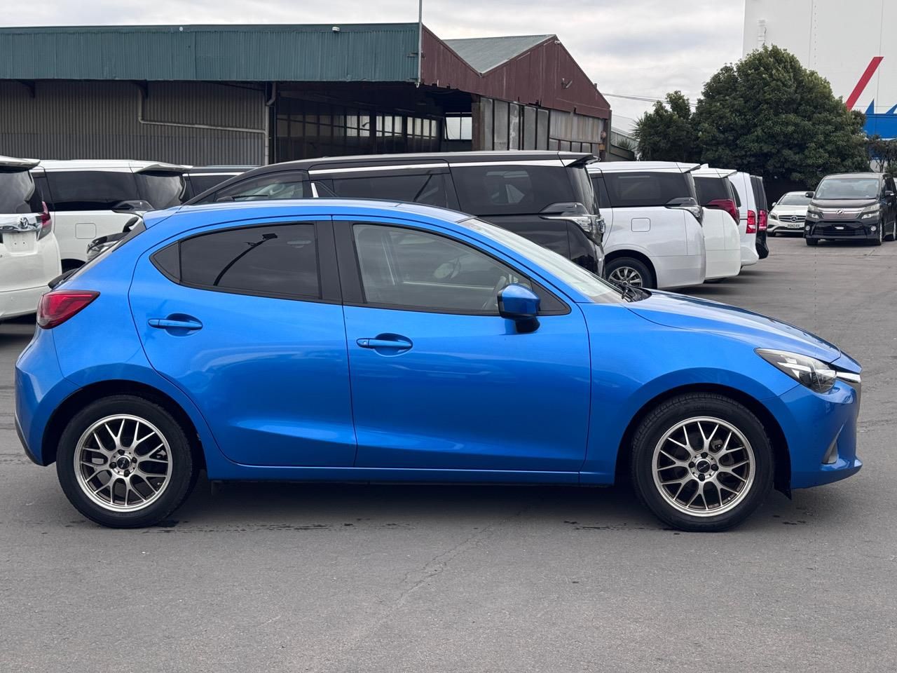 Vehicle image 4