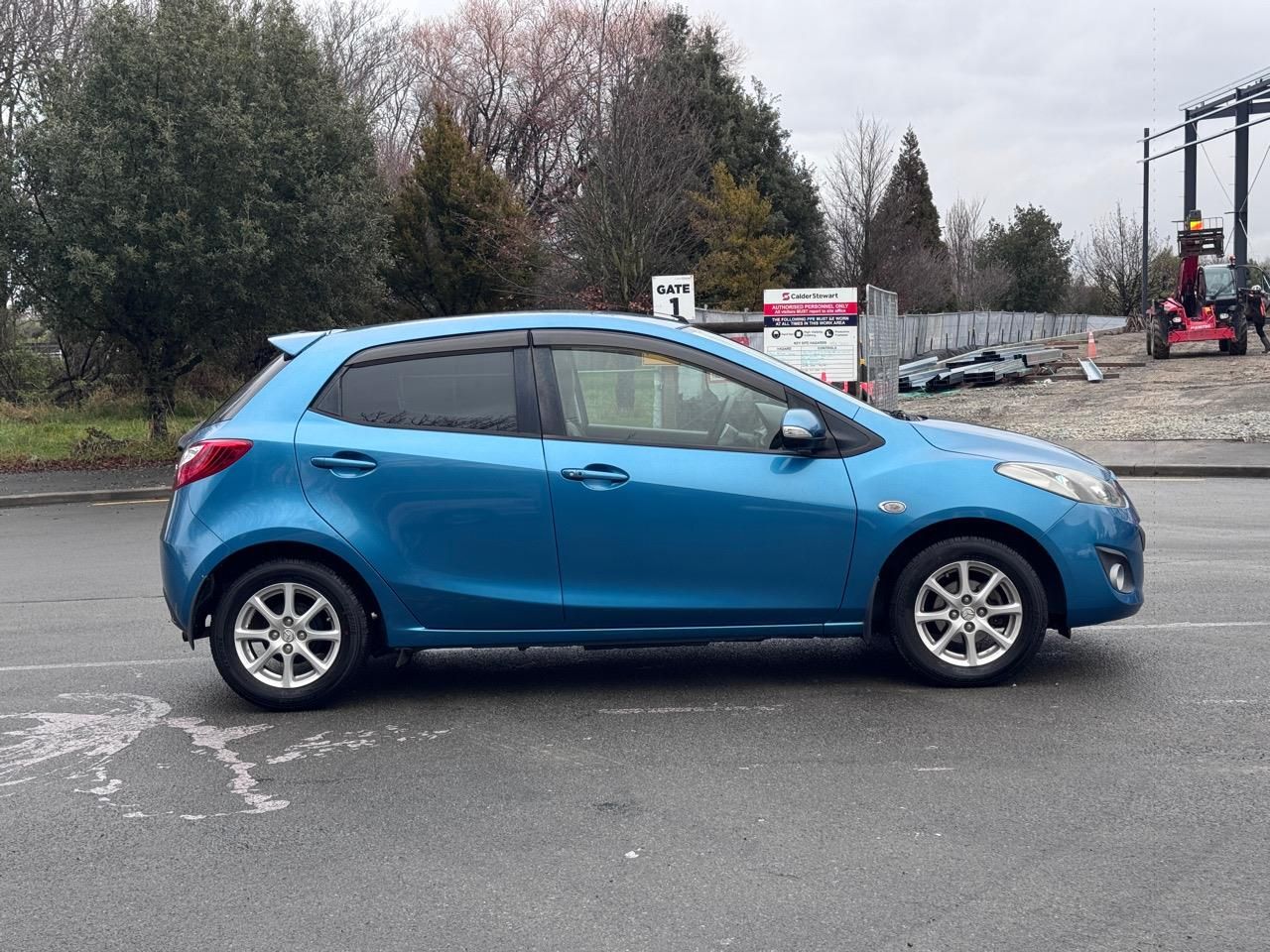 Vehicle image 4