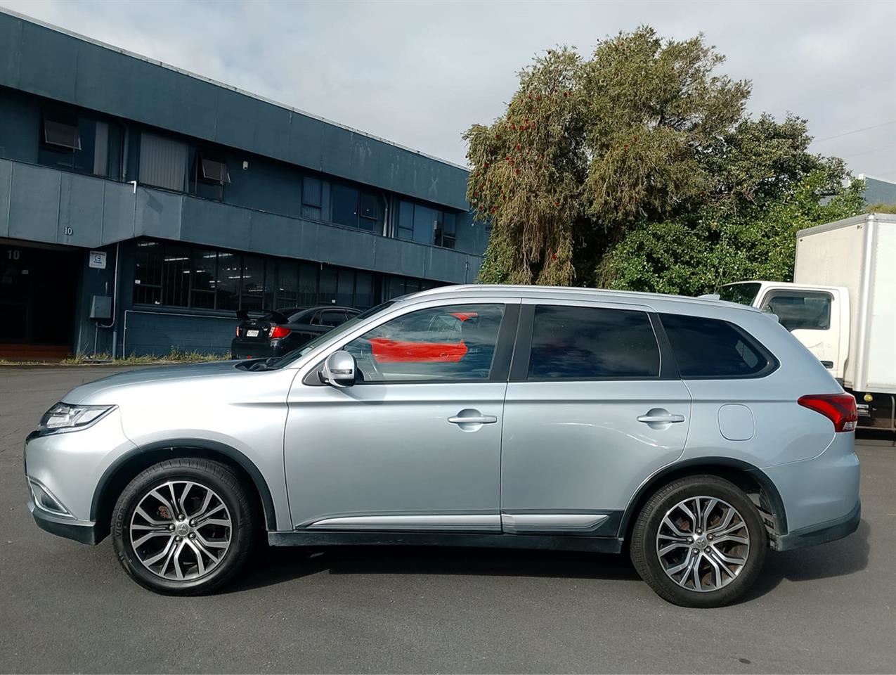 Vehicle image 3