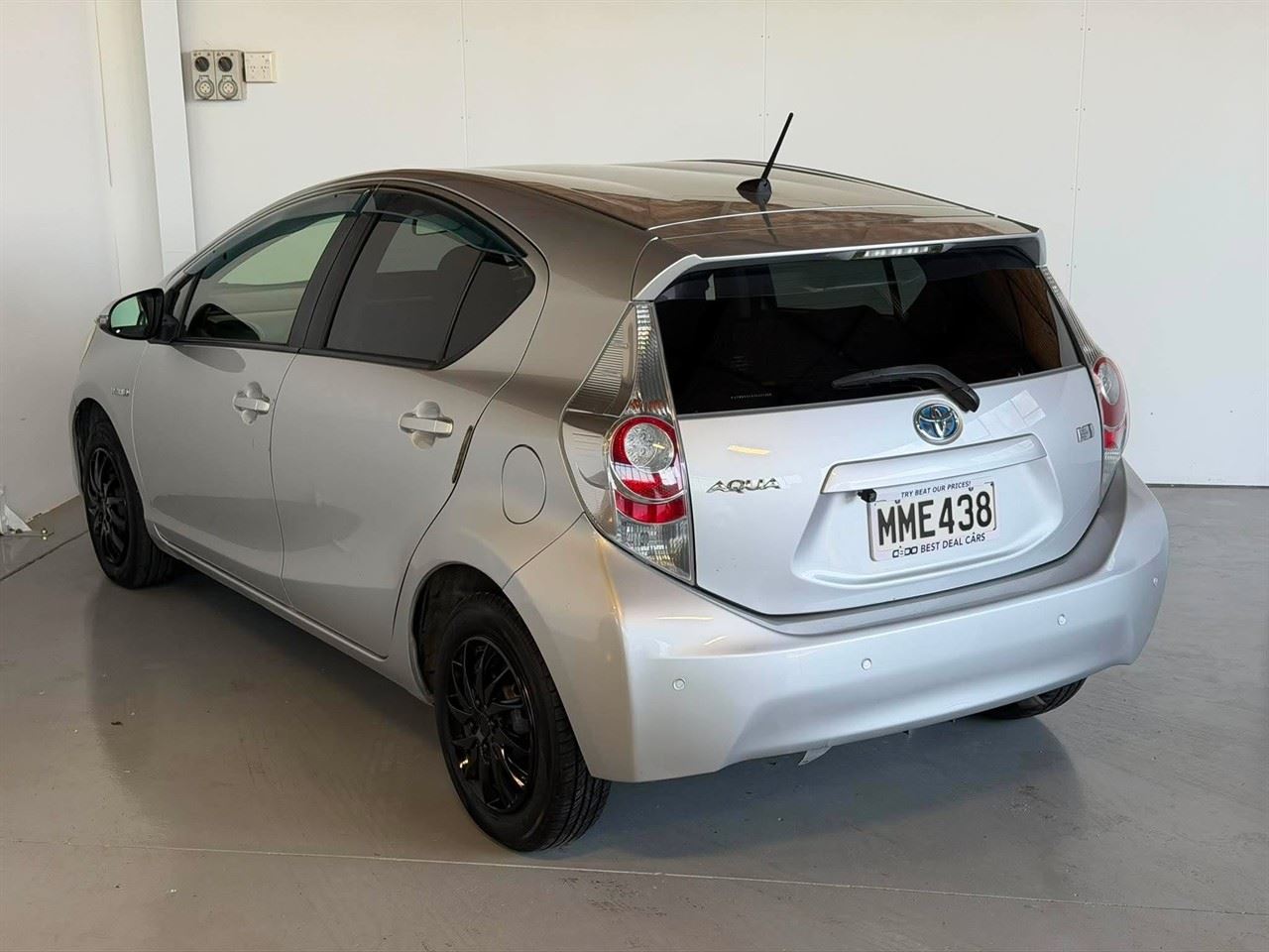 Vehicle image 4