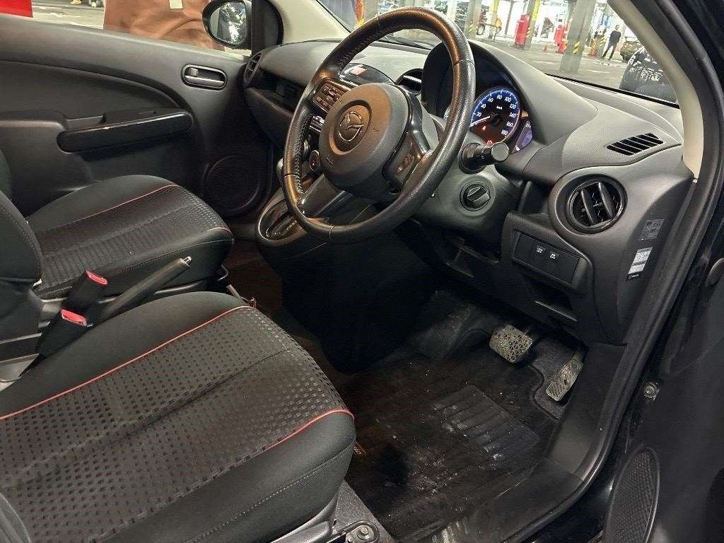 Vehicle image 4