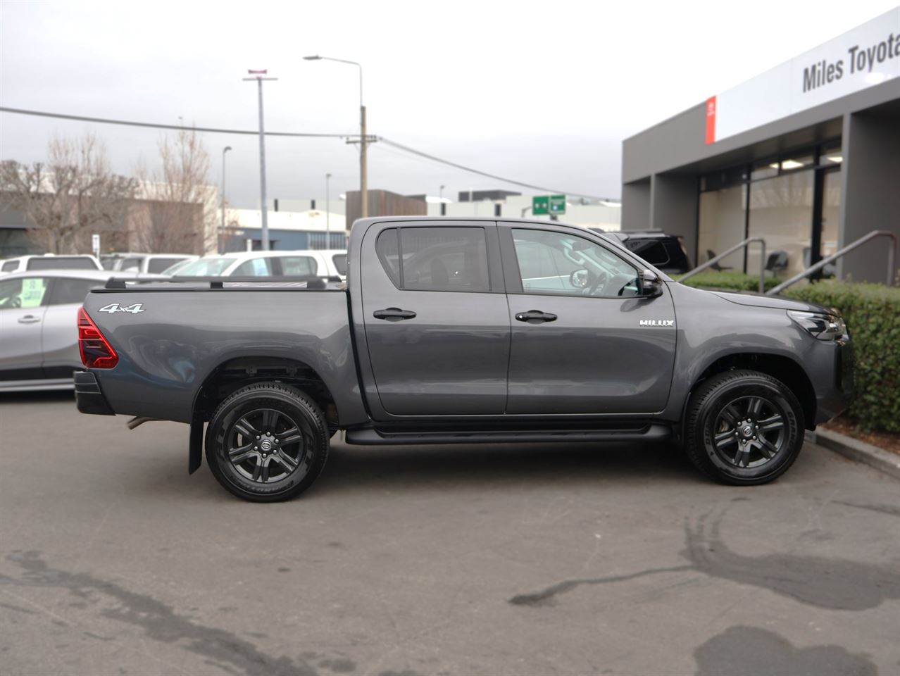 Vehicle image 4