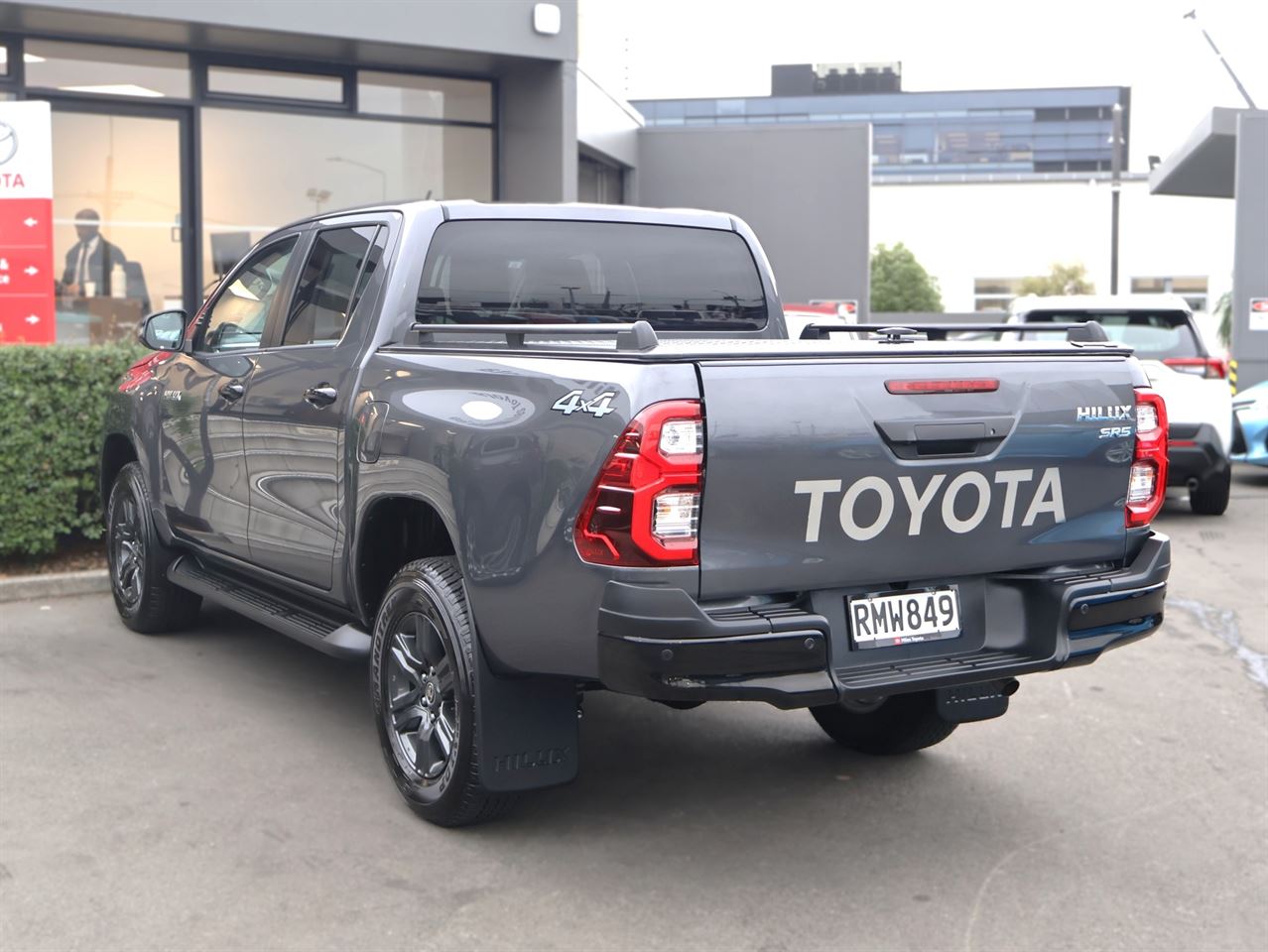Vehicle image 5