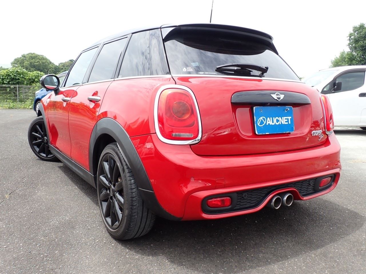 Vehicle image 2