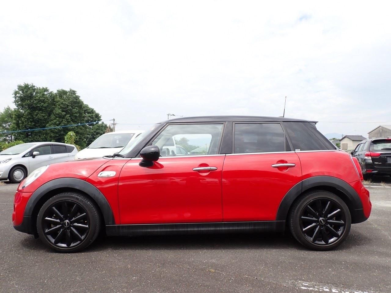 Vehicle image 4