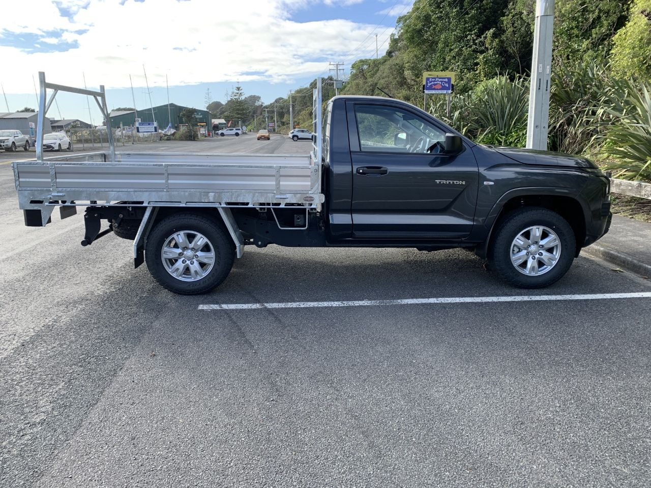 Vehicle image 5