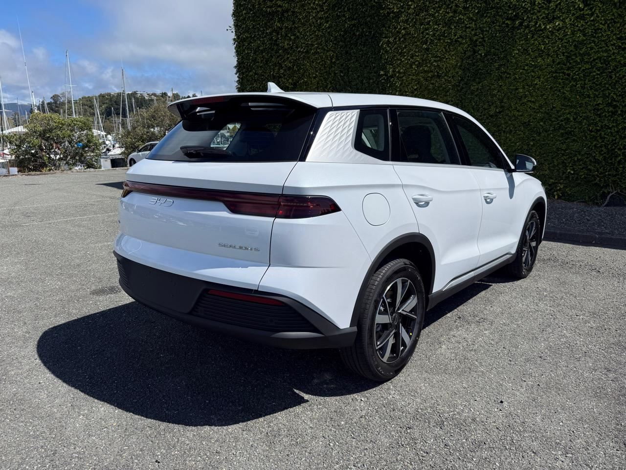 Vehicle image 5