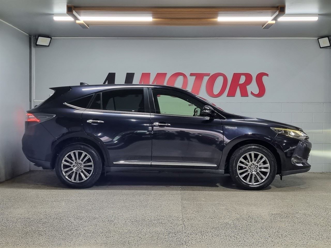 Vehicle image 5