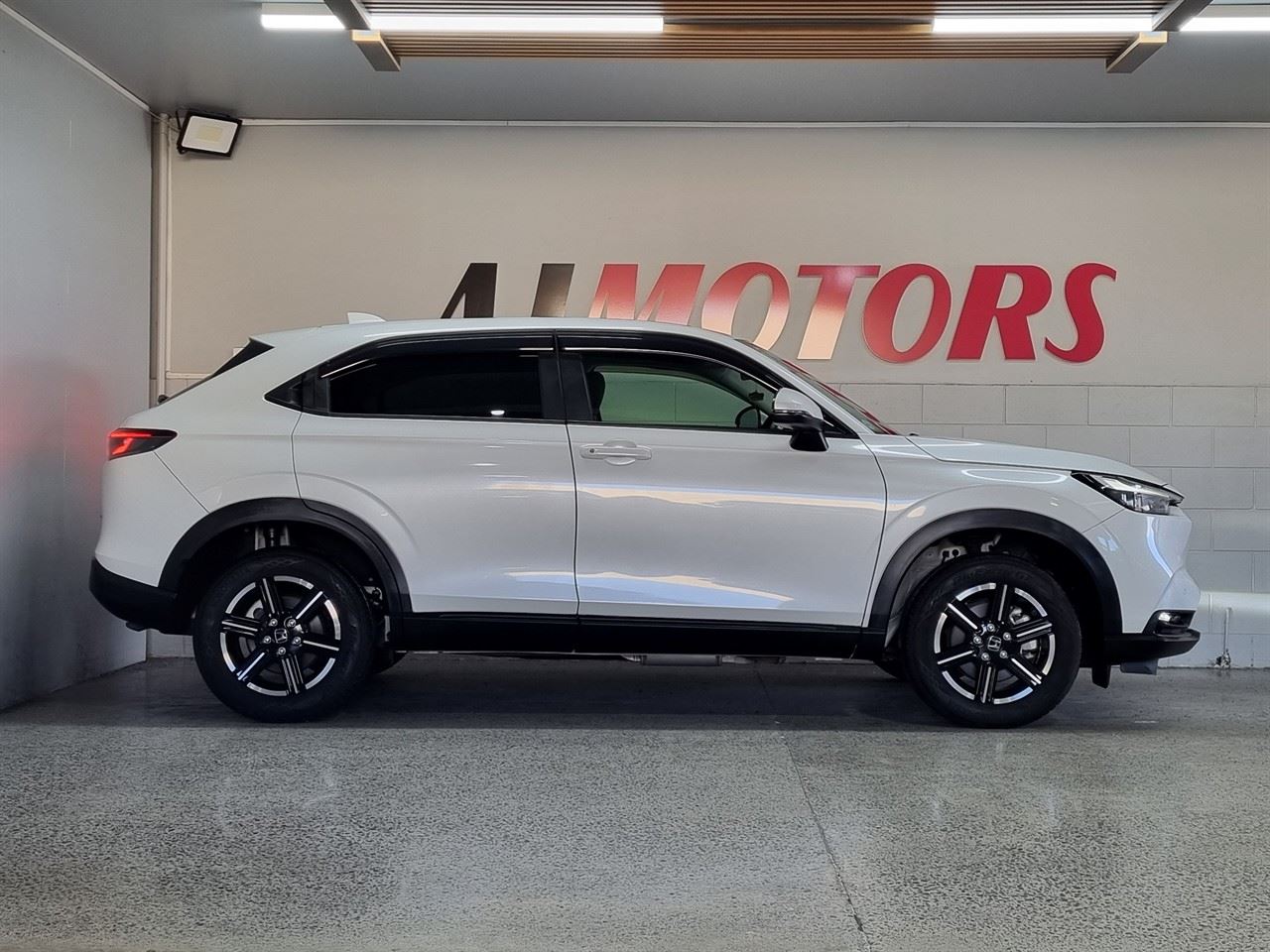 Vehicle image 5