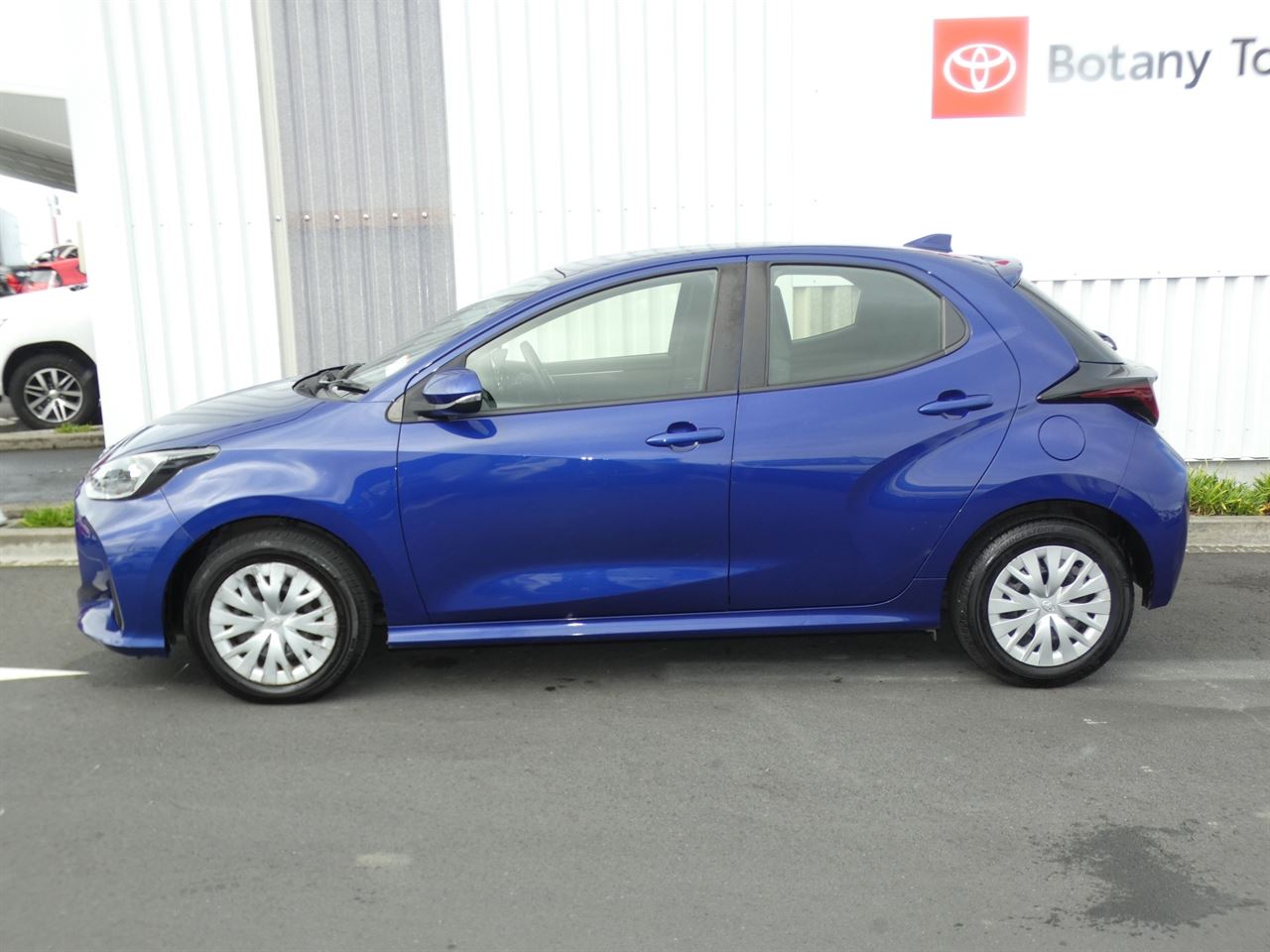 Vehicle image 5