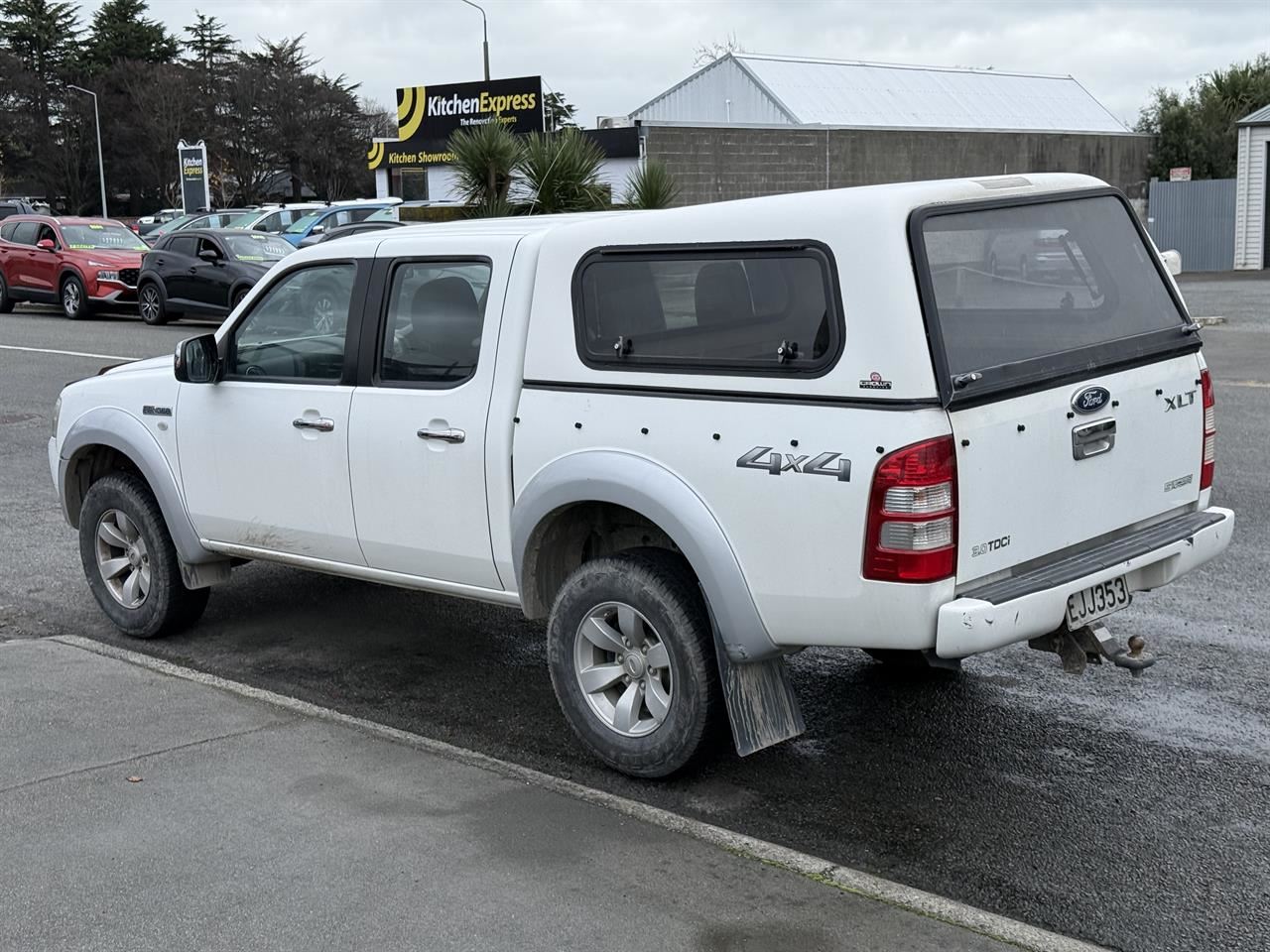Vehicle image 4