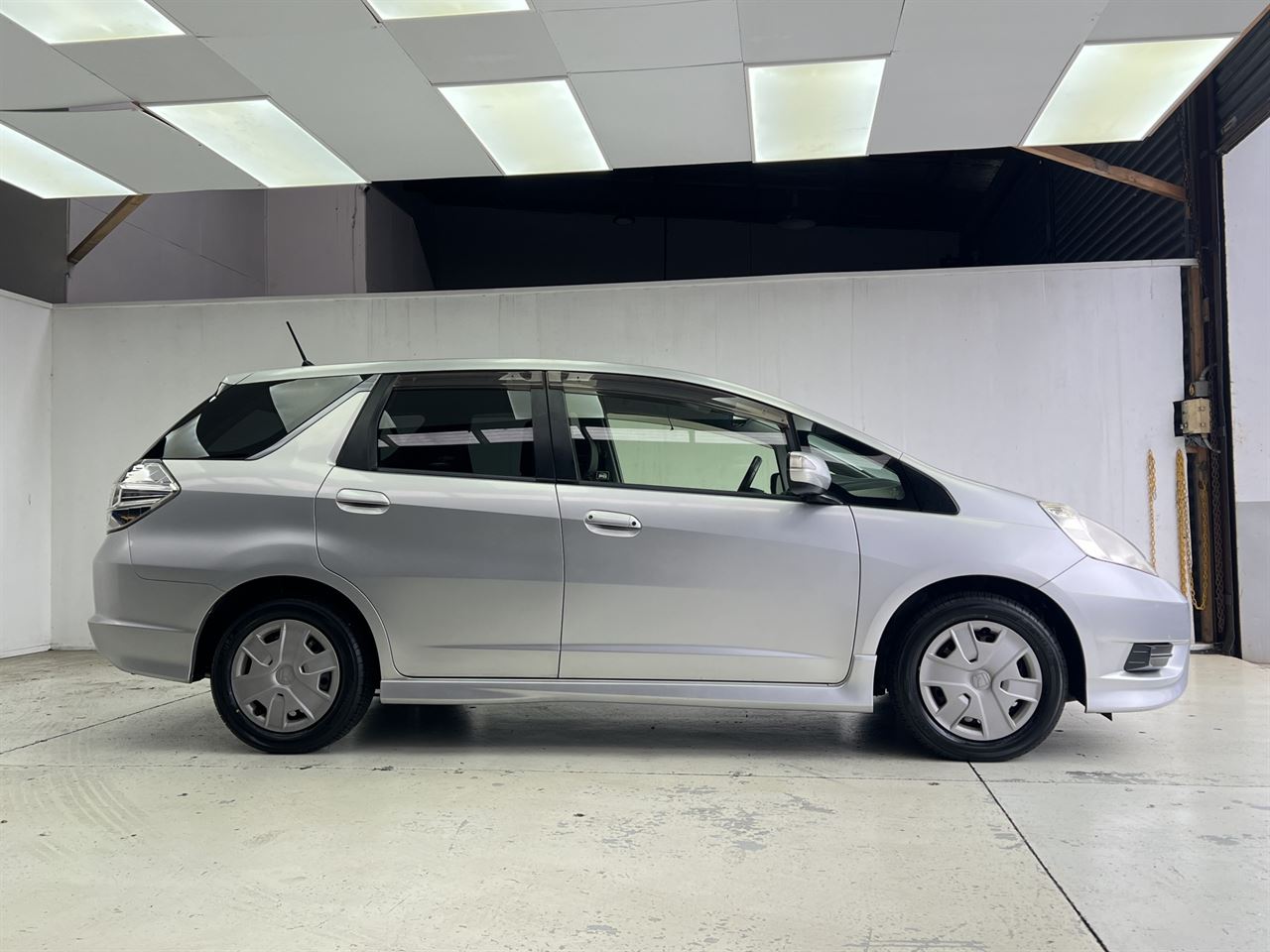 Vehicle image 5
