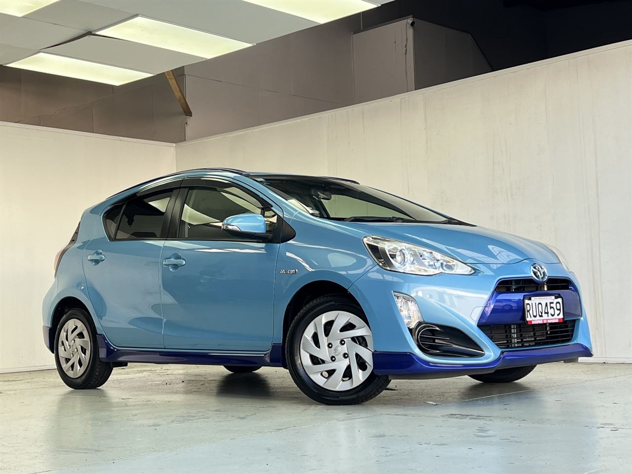 Vehicle image 4