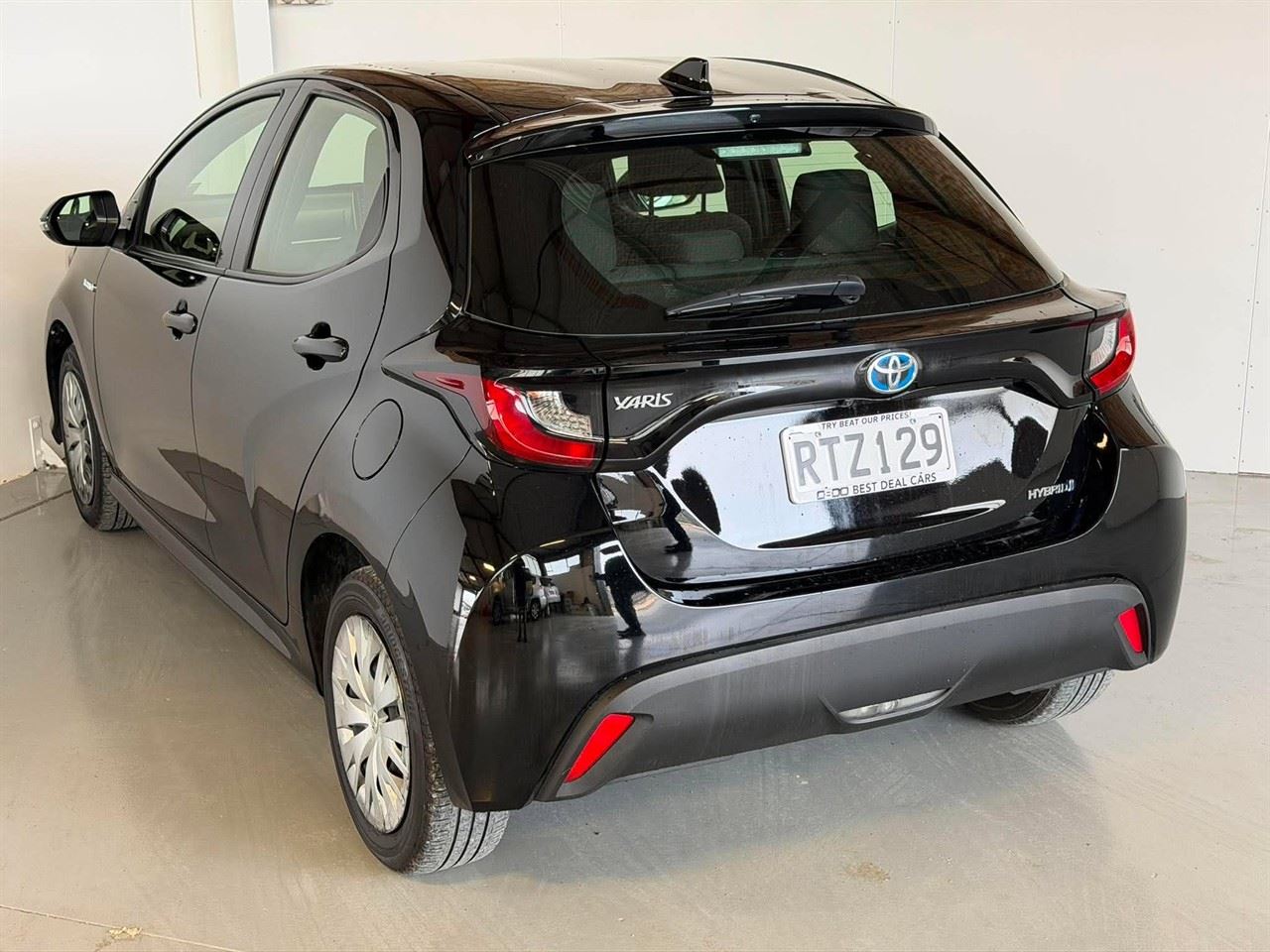 Vehicle image 4