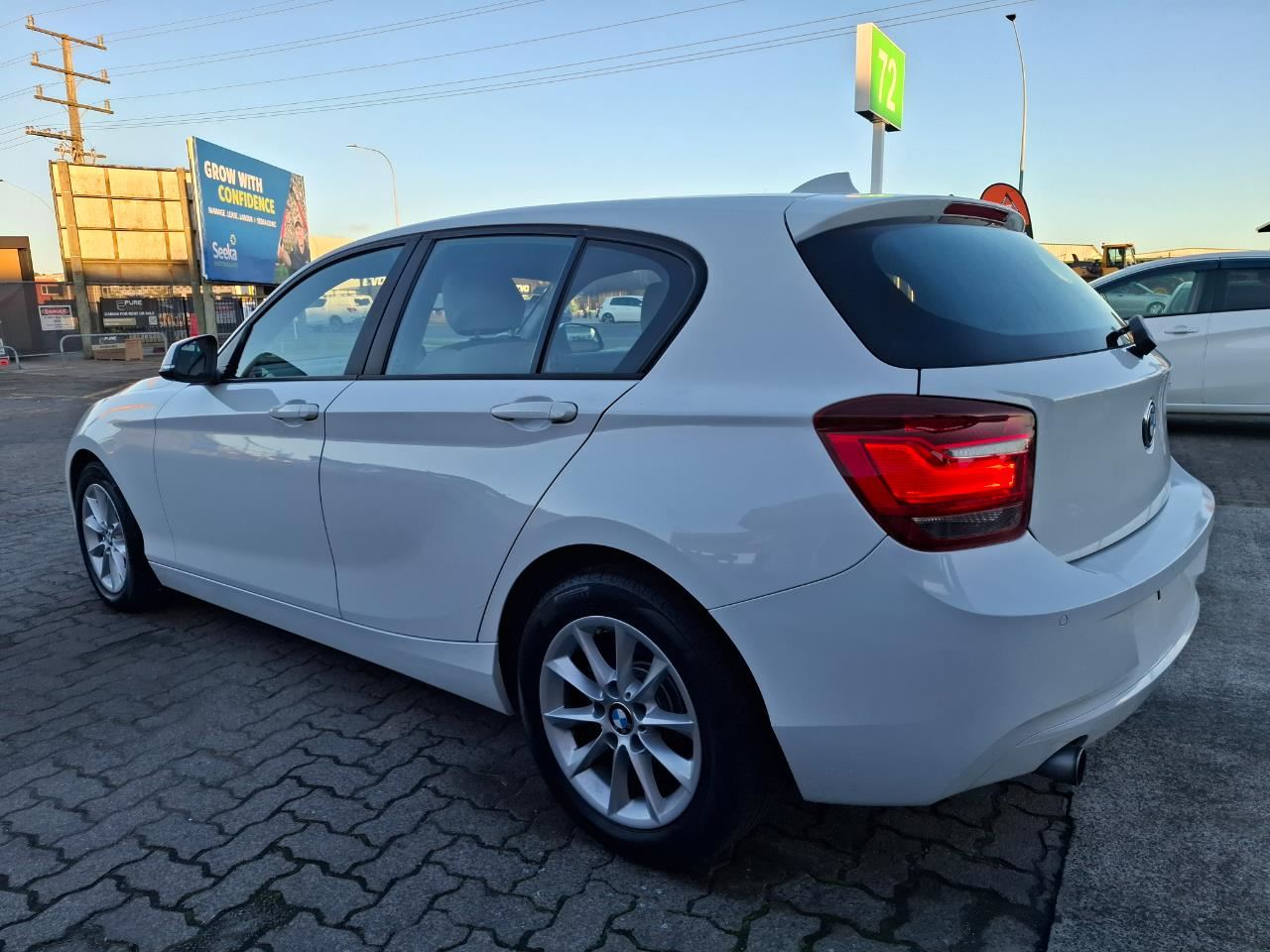 Vehicle image 5