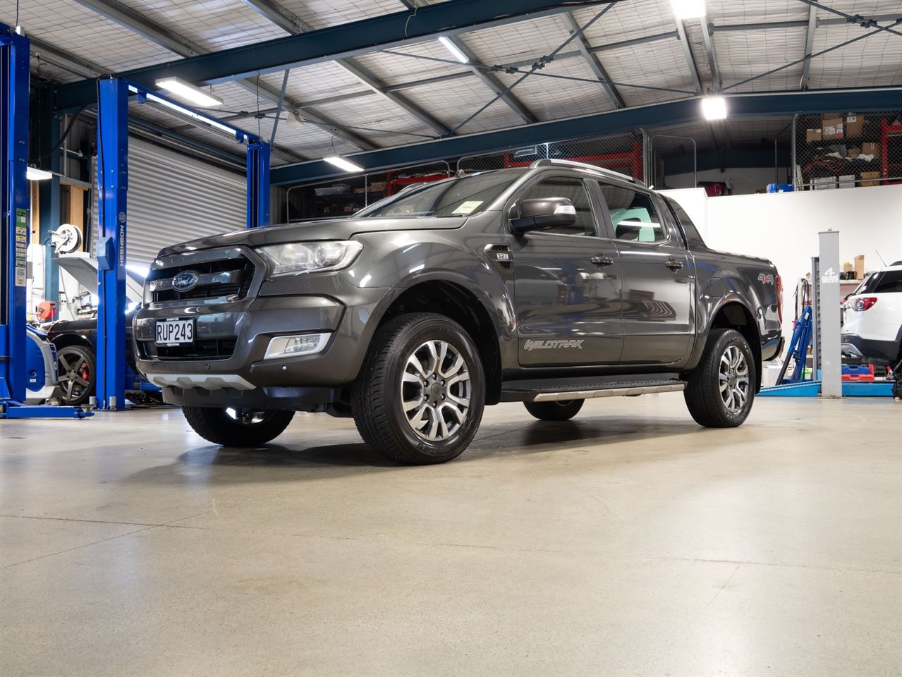 Vehicle image 5