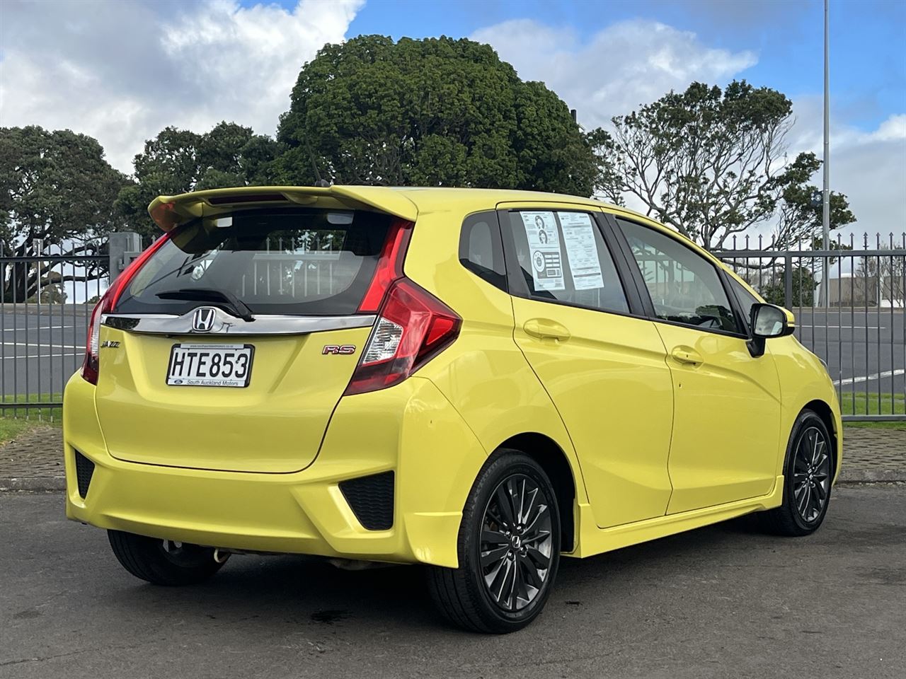 Vehicle image 5