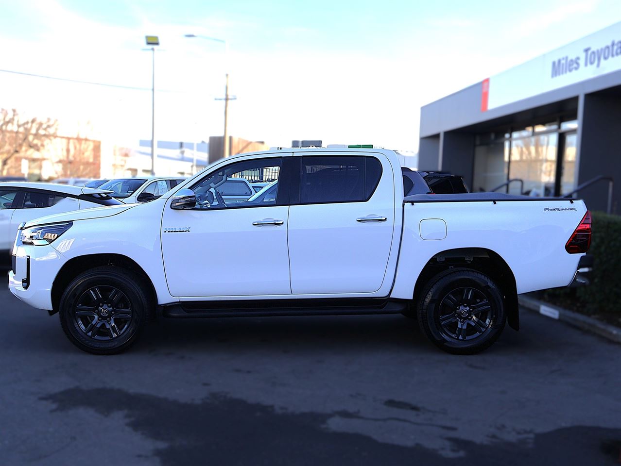 Vehicle image 4