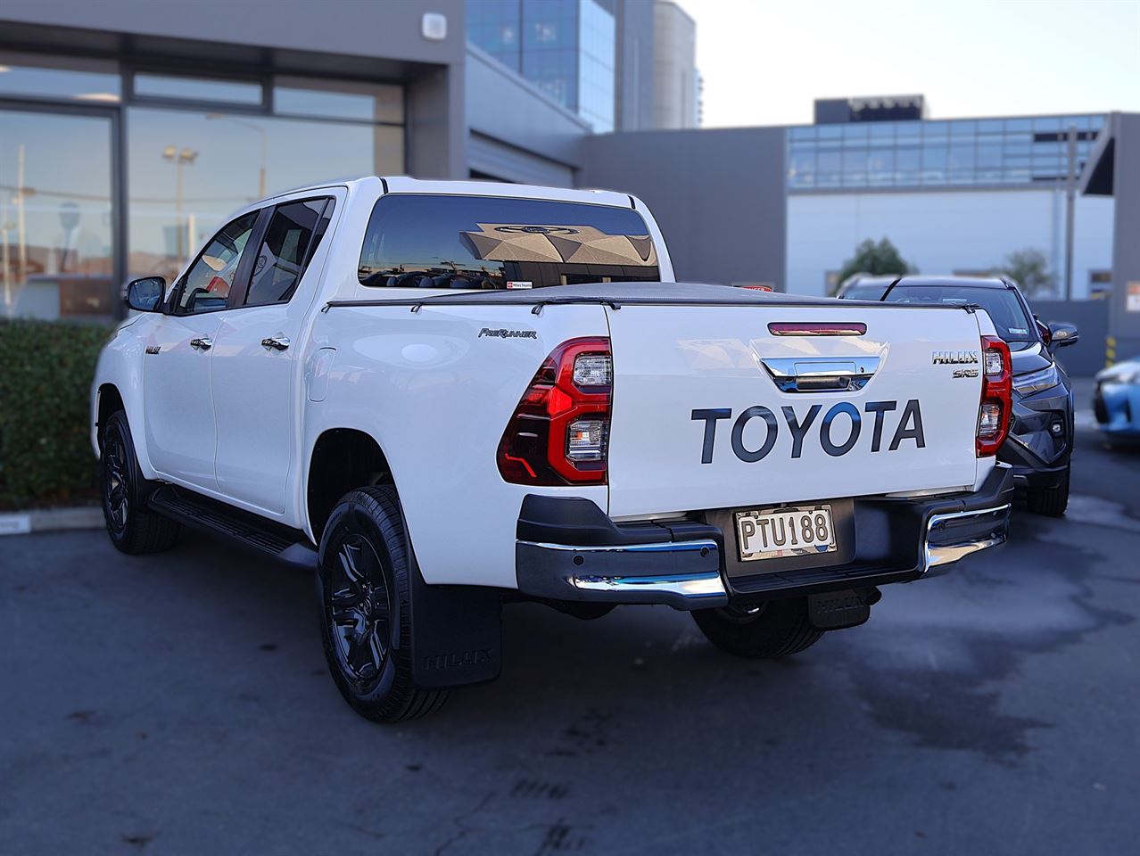 Vehicle image 5