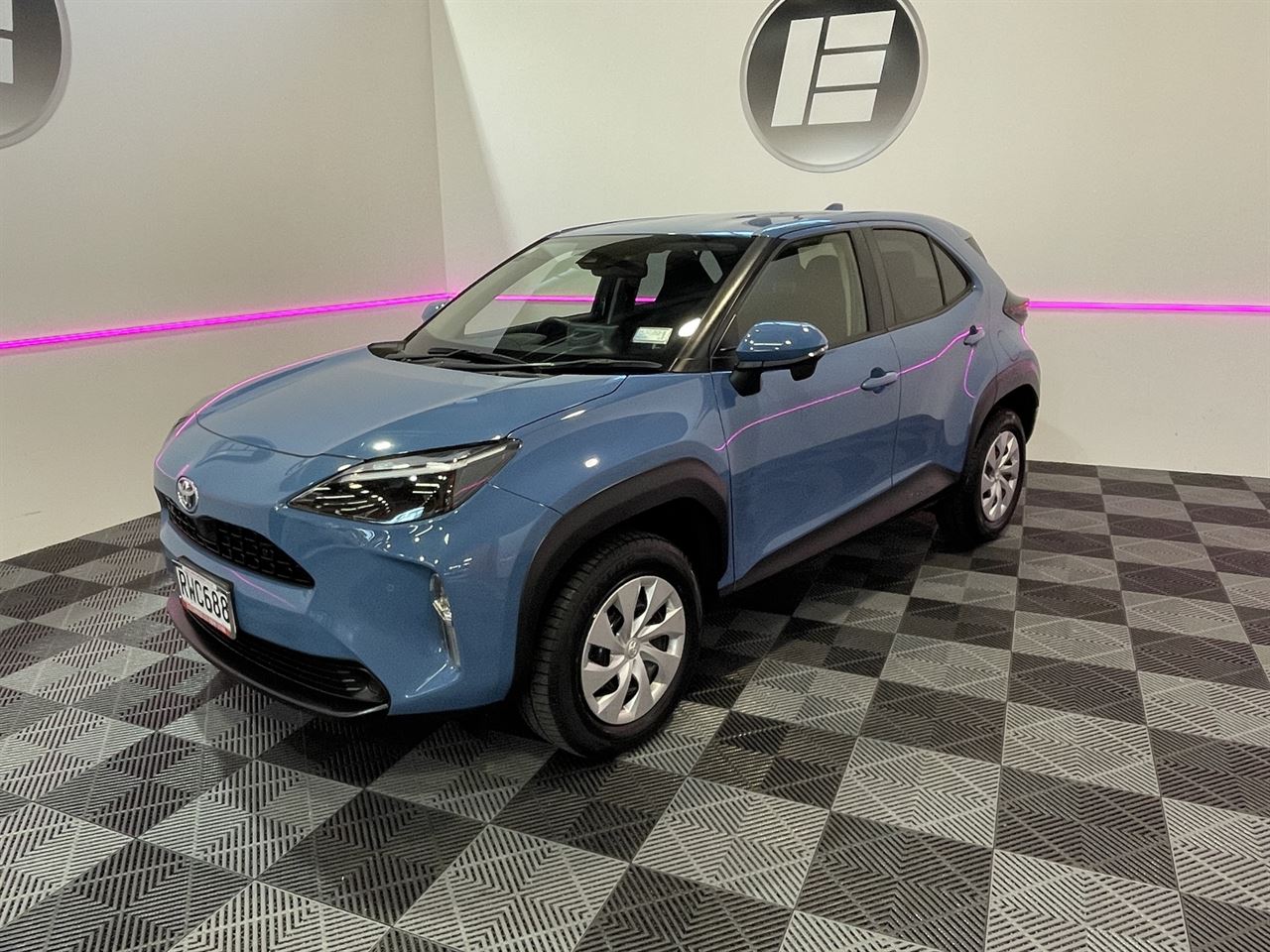 Vehicle image 3