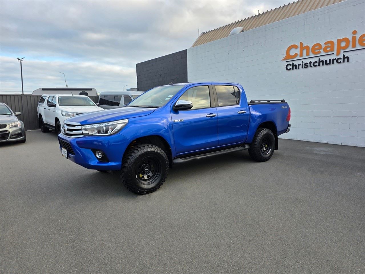 Vehicle image 4