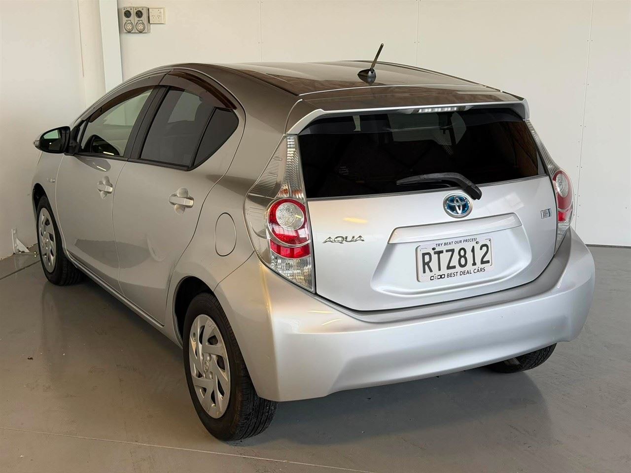 Vehicle image 4