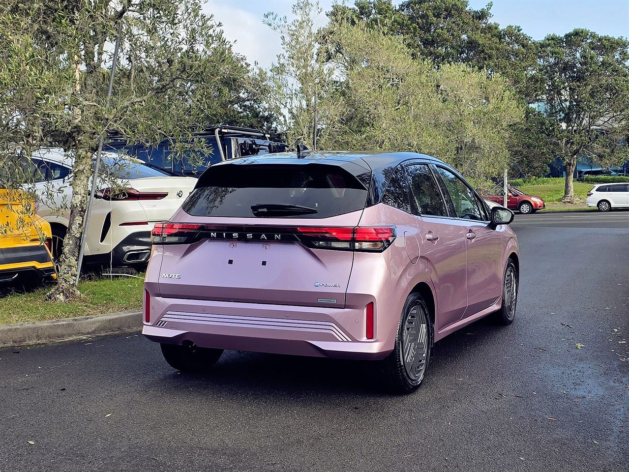 Vehicle image 4