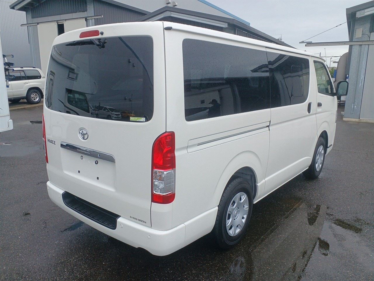 Vehicle image 4